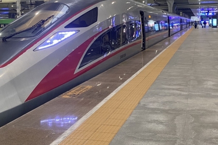 列车临停1分钟,紧急救助疾病旅客